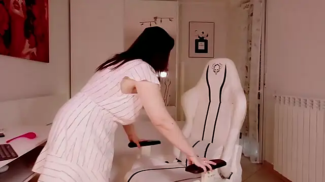 FlirtyFox  online show from 1, 2, 2026