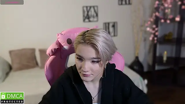 Snapshot of Megan_Lora chatting on 24, 11, 2025 Megan Lora online show from 24, 11, 2025