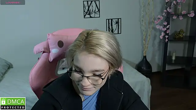 Snapshot of Megan_Lora chatting on 7, 1, 2026 Megan Lora online show from 7, 1, 2026