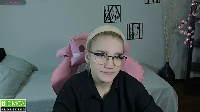 Snapshot of Megan_Lora chatting on 8, 1, 2026 Megan Lora online show from 8, 1, 2026