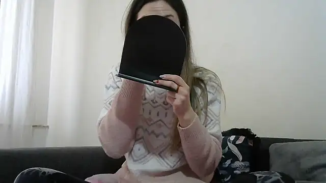 Snapshot of Erii18 chatting on 3, 2, 2026 Erii18 online show from 3, 2, 2026