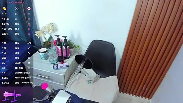 Snapshot of Latina_candy01 chatting on 15, 12, 2025 Latina candy01 online show from 15, 12, 2025