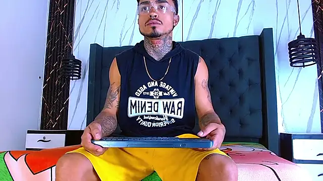 Hot Latino x online show from 13, 1, 2026