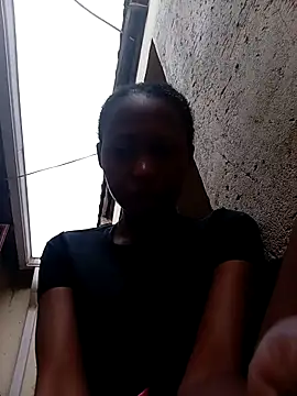 Snapshot of Sweethoneypot25 chatting on 17, 12, 2025 Sweethoneypot25 online show from 17, 12, 2025