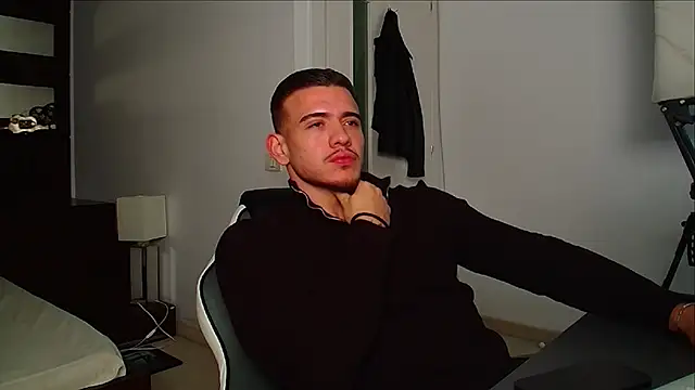 ElijahThorne online show from 25, 11, 2025