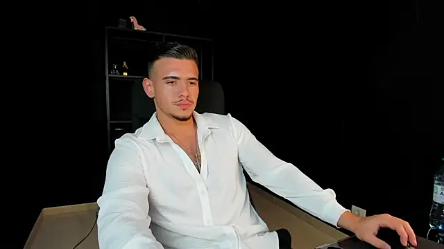 Snapshot of ElijahThorne chatting on 10, 4, 2026 ElijahThorne online show from 10, 4, 2026