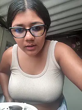 Snapshot of AlexisAndMartina3 chatting on 20, 12, 2025 AlexisAndMartina3 online show from 20, 12, 2025