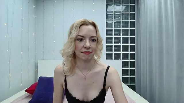 Snapshot of Brightly_Heizer chatting on 21, 4, 2026 Brightly Heizer online show from 21, 4, 2026