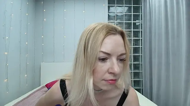 Snapshot of Brightly_Heizer chatting on 7, 5, 2026 Brightly Heizer online show from 7, 5, 2026