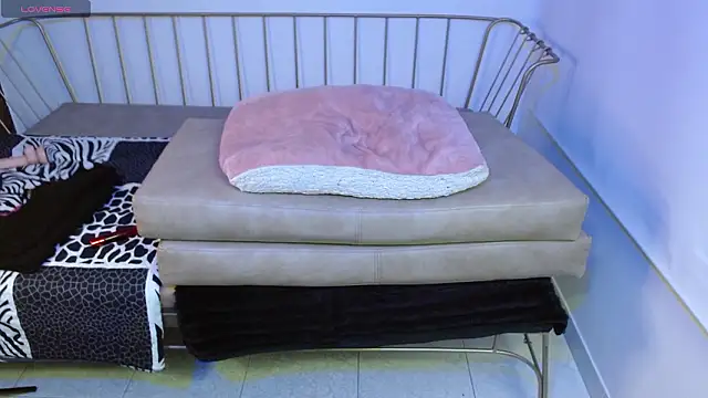 Roxanne vale online show from 11, 3, 2026