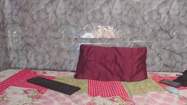 Snapshot of miarouse1531 chatting on 16, 4, 2026 miarouse1531 online show from 16, 4, 2026