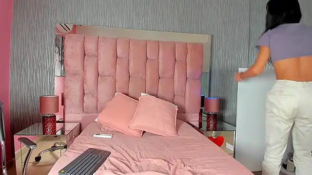 Fernanda Thail online show from 28, 11, 2025