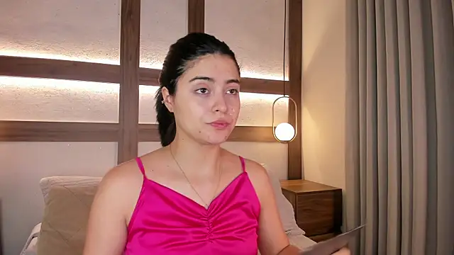 SarhaVega online show from 4, 4, 2026