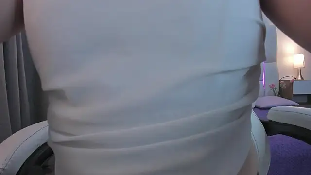 mask red girl online show from 6, 4, 2026