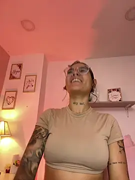 Snapshot of LauraRaider chatting on 19, 4, 2026 LauraRaider online show from 19, 4, 2026