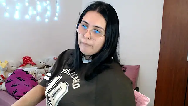 Snapshot of suckdreams19 chatting on 5, 2, 2026 suckdreams19 online show from 5, 2, 2026