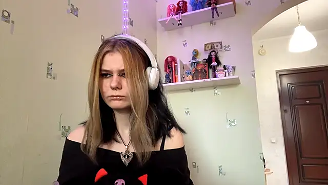 TraceeSchutt online show from 22, 12, 2025