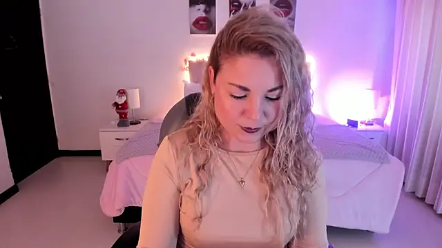 Snapshot of Violeta_Hotter chatting on 23, 11, 2025 Violeta Hotter online show from 23, 11, 2025