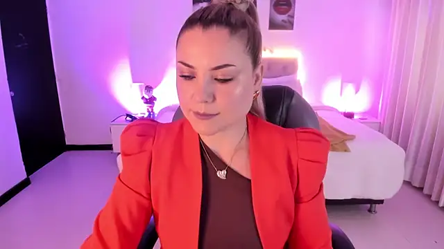 Snapshot of Violeta_Hotter chatting on 5, 12, 2025 Violeta Hotter online show from 5, 12, 2025