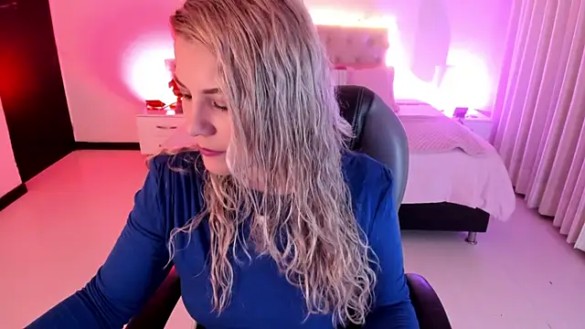 Snapshot of Violeta_Hotter chatting on 17, 12, 2025 Violeta Hotter online show from 17, 12, 2025