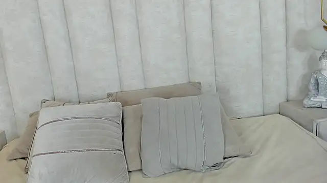 Nyla azura online show from 13, 2, 2026