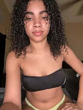 Snapshot of Kiki_hammyy chatting on 5, 6, 2026 Kiki hammyy online show from 5, 6, 2026