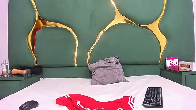 Snapshot of RoxanneBloom chatting on 3, 2, 2026 RoxanneBloom online show from 3, 2, 2026