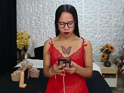 Snapshot of TransGoddessSofia chatting on 15, 12, 2025 TransGoddessSofia online show from 15, 12, 2025