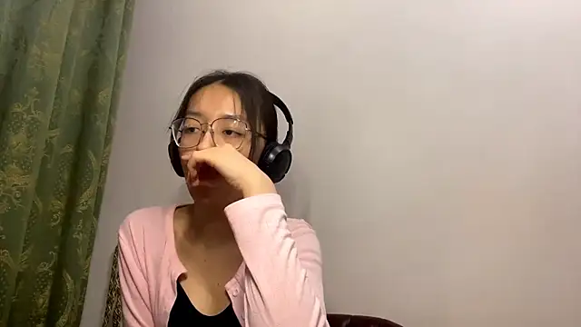 Snapshot of LinaClous chatting on 21, 2, 2026 LinaClous online show from 21, 2, 2026