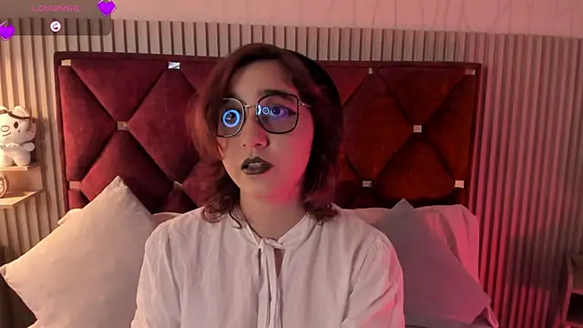 Snapshot of Kiri_Velvet chatting on 18, 4, 2026 Kiri Velvet online show from 18, 4, 2026
