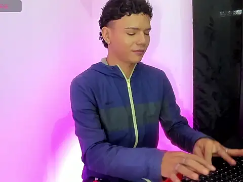 Snapshot of secret_justin7 chatting on 29, 11, 2025 secret justin7 online show from 29, 11, 2025