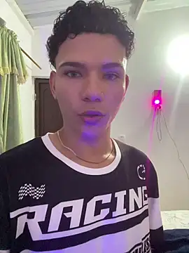 Snapshot of secret_justin7 chatting on 17, 12, 2025 secret justin7 online show from 17, 12, 2025