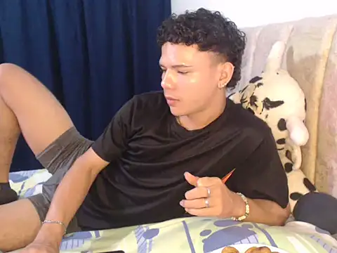 Snapshot of secret_justin7 chatting on 20, 12, 2025 secret justin7 online show from 20, 12, 2025