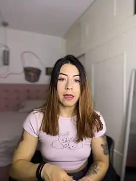 Snapshot of MaddieHunter chatting on 4, 12, 2025 MaddieHunter online show from 4, 12, 2025