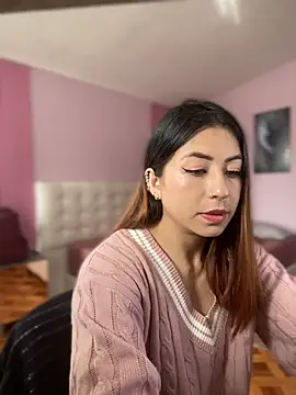 Snapshot of MaddieHunter chatting on 18, 12, 2025 MaddieHunter online show from 18, 12, 2025