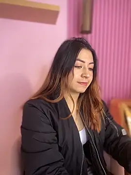 Snapshot of MaddieHunter chatting on 22, 12, 2025 MaddieHunter online show from 22, 12, 2025