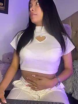 Snapshot of KarolRojas_22 chatting on 5, 2, 2026 KarolRojas 22 online show from 5, 2, 2026