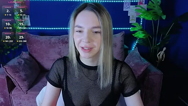 Snapshot of molly_crystal chatting on 10, 1, 2026 molly crystal online show from 10, 1, 2026