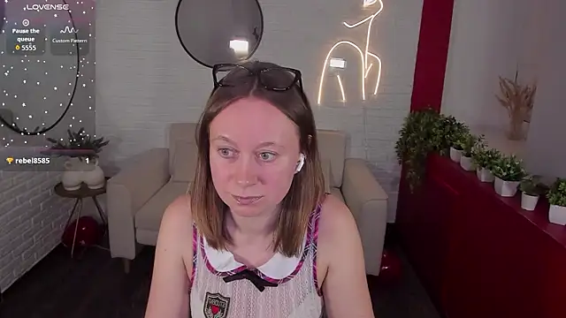 Brooke lover online show from 6, 3, 2026