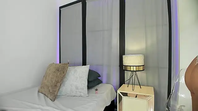 niicole steele  online show from 2, 3, 2026