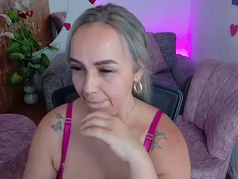 Snapshot of Aunty_milf chatting on 5, 2, 2026 Aunty milf online show from 5, 2, 2026