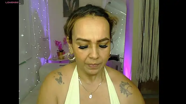 Snapshot of Aunty_milf chatting on 23, 6, 2026 Aunty milf online show from 23, 6, 2026