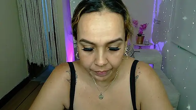 Snapshot of Aunty_milf chatting on 2, 7, 2026 Aunty milf online show from 2, 7, 2026