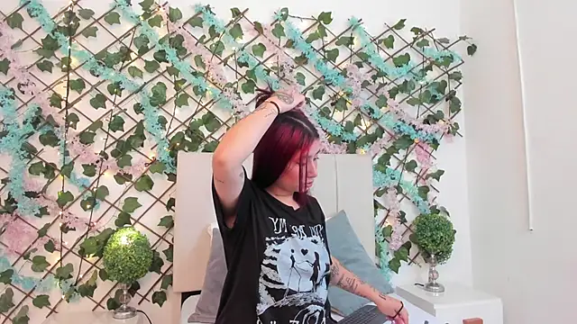 Snapshot of CharlotteBlossom chatting on 18, 12, 2025 CharlotteBlossom online show from 18, 12, 2025