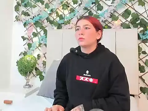 Snapshot of CharlotteBlossom chatting on 21, 12, 2025 CharlotteBlossom online show from 21, 12, 2025