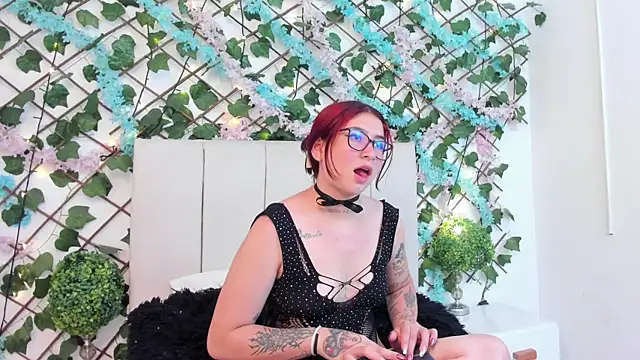 Snapshot of CharlotteBlossom chatting on 13, 1, 2026 CharlotteBlossom online show from 13, 1, 2026