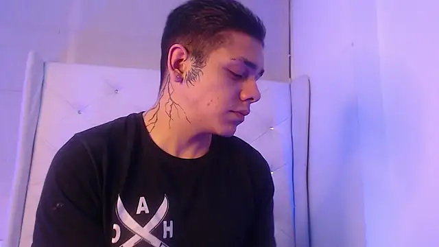 Snapshot of Noah_and_kim69 chatting on 15, 1, 2026 Noah and kim69 online show from 15, 1, 2026