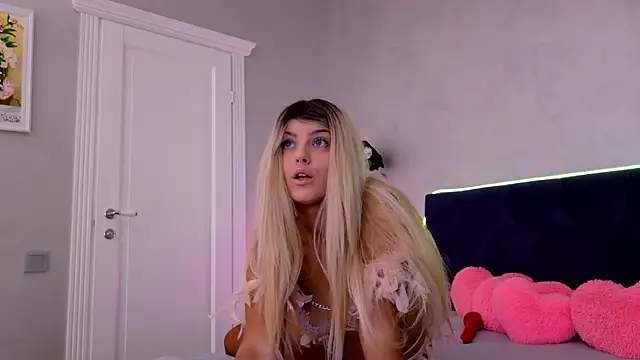 Snapshot of ChristalRose chatting on 7, 1, 2026 ChristalRose online show from 7, 1, 2026