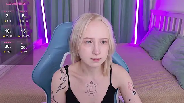 Snapshot of _Babyface_ chatting on 15, 12, 2025 Babyface online show from 15, 12, 2025