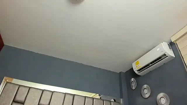 Snapshot of IsaSantoDomingo chatting on 13, 12, 2025 IsaSantoDomingo online show from 13, 12, 2025